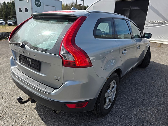 Volvo XC60 5 of 21
