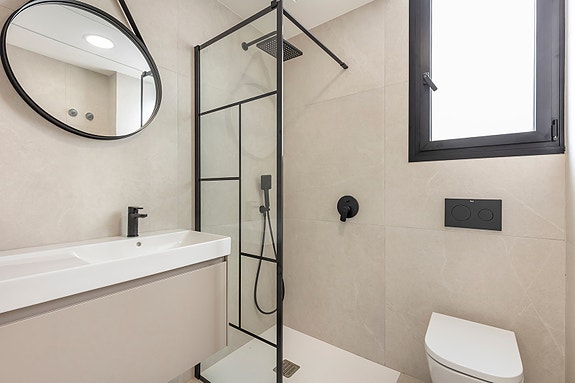Ny moderne villa med 3 soverom | Privat basseng og flotte uteområder