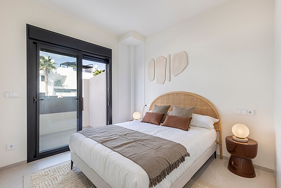 Ny moderne villa med 3 soverom | Privat basseng og flotte uteområder