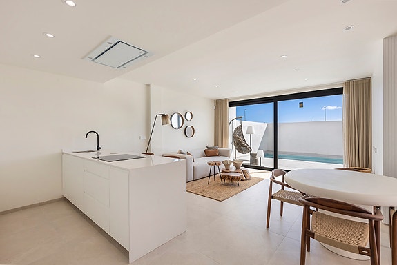 Ny moderne villa med 3 soverom | Privat basseng og flotte uteområder