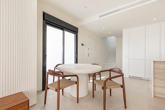 Ny moderne villa med 3 soverom | Privat basseng og flotte uteområder