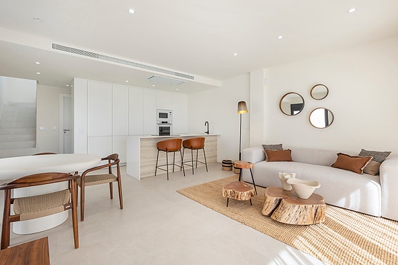 Ny moderne villa med 3 soverom | Privat basseng og flotte uteområder