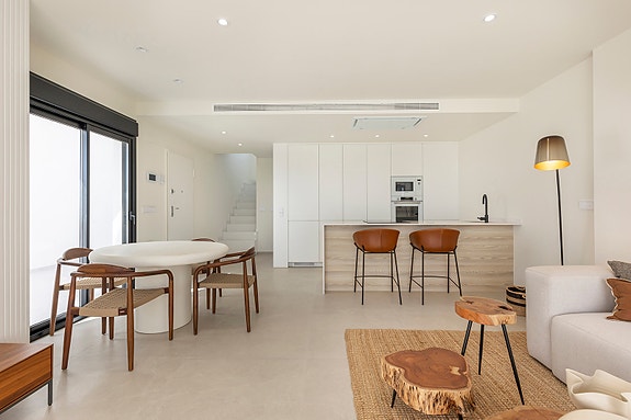 Ny moderne villa med 3 soverom | Privat basseng og flotte uteområder