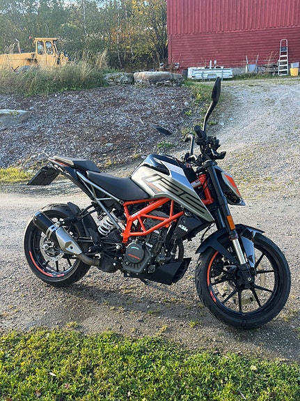 KTM 125 Duke 3 of 6