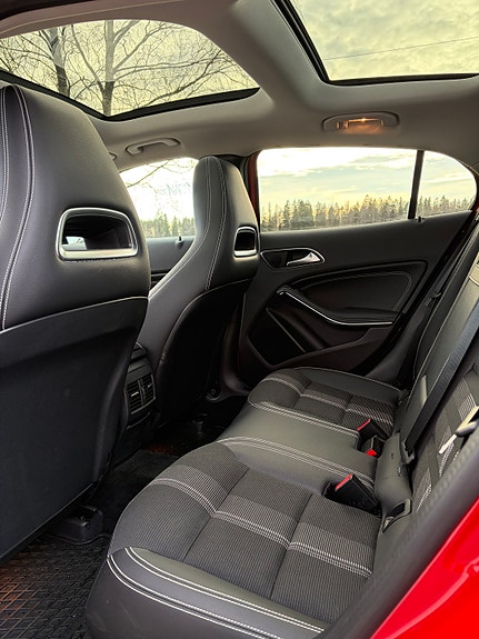 Mercedes-Benz GLA180 20 of 22