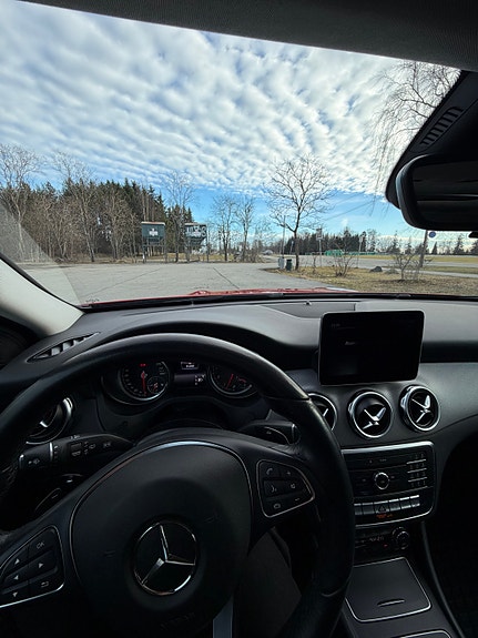 Mercedes-Benz GLA180 15 of 22