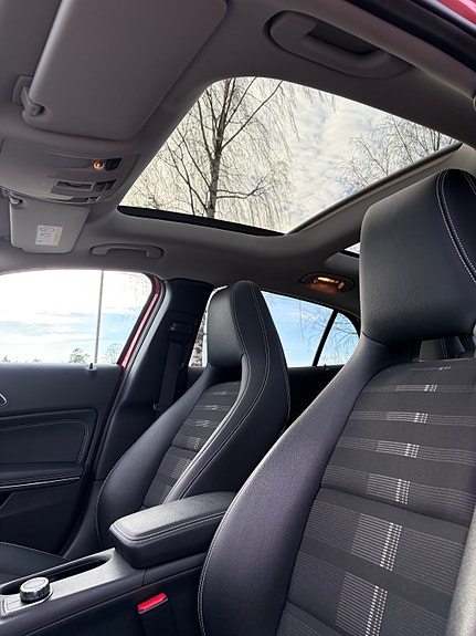 Mercedes-Benz GLA180 18 of 22