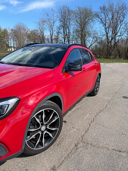 Mercedes-Benz GLA180 12 of 22