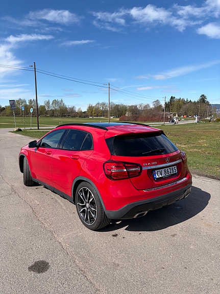 Mercedes-Benz GLA180 4 of 22