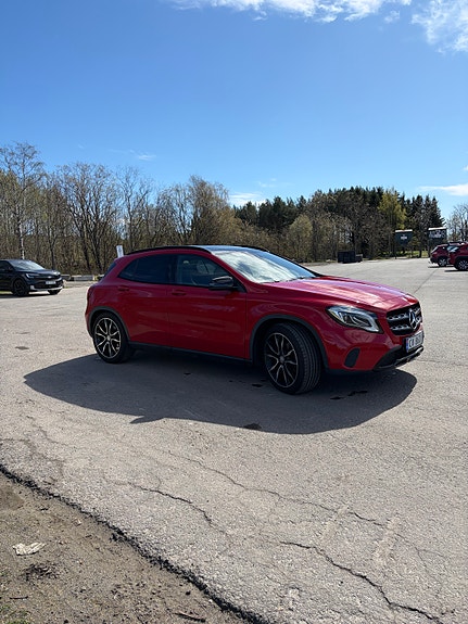 Mercedes-Benz GLA180 5 of 22