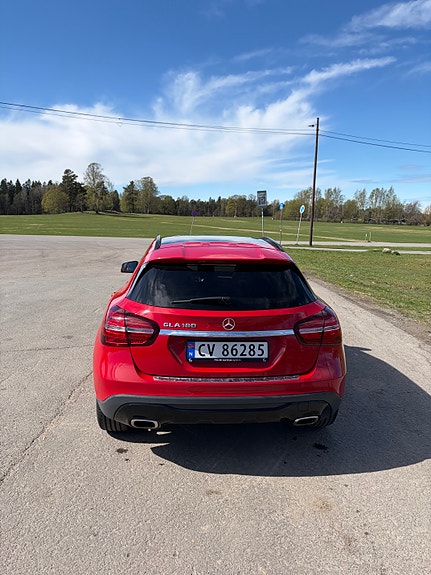 Mercedes-Benz GLA180 3 of 22