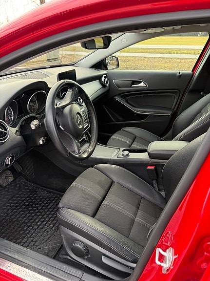 Mercedes-Benz GLA180 21 of 22