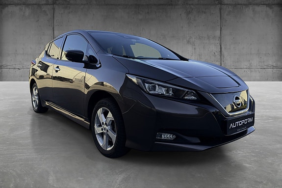 Nissan Leaf 3 of 5