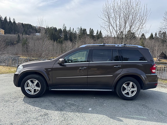 Mercedes-Benz GL350 3 of 5