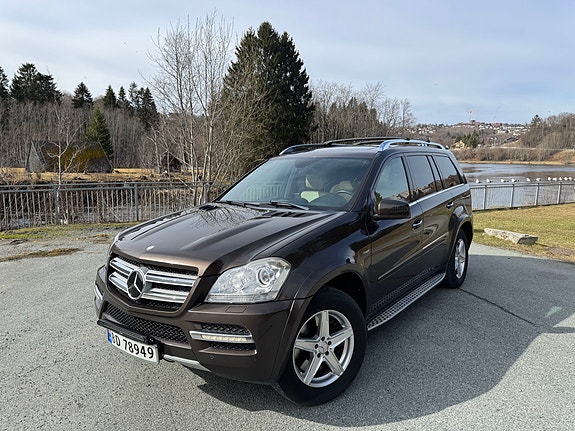Mercedes-Benz GL350 2 of 5