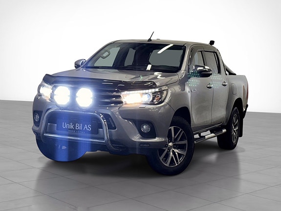 Toyota HiLux 2 of 5