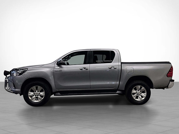 Toyota HiLux 2 of 5