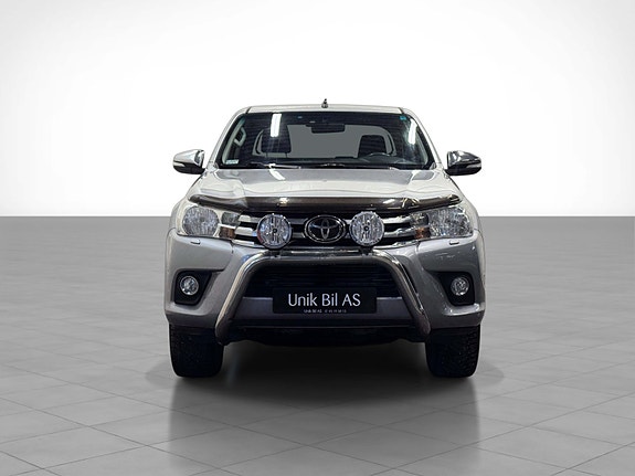 Toyota HiLux 3 of 5