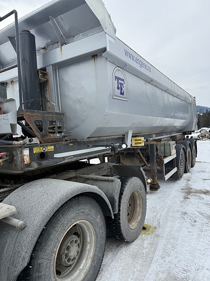 Istrail Semitrailer med tipp