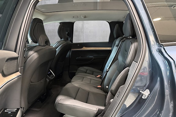 Volvo EX90 14 of 19