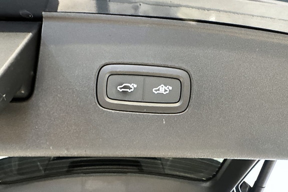 Volvo EX90 17 of 19
