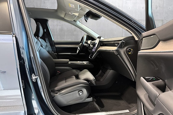 Volvo EX90 16 of 19
