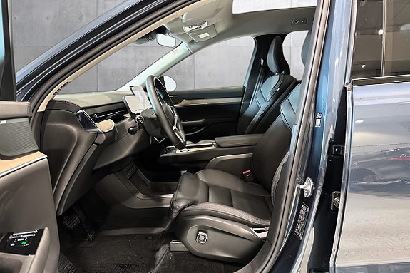 Volvo EX90 8 of 19