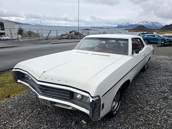 Chevrolet Impala 2 of 5