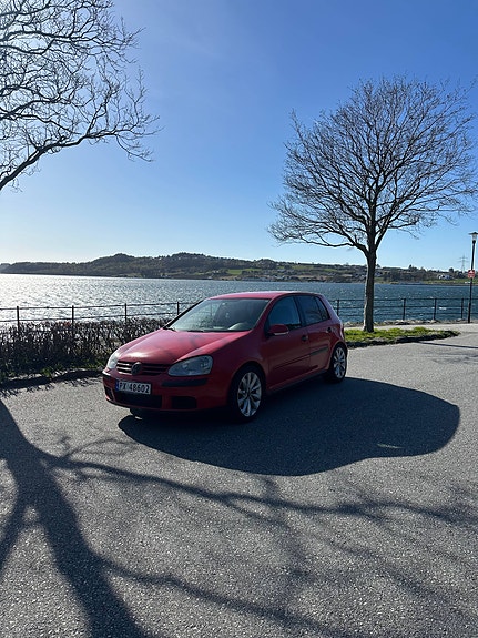 Volkswagen Golf V 2 of 5