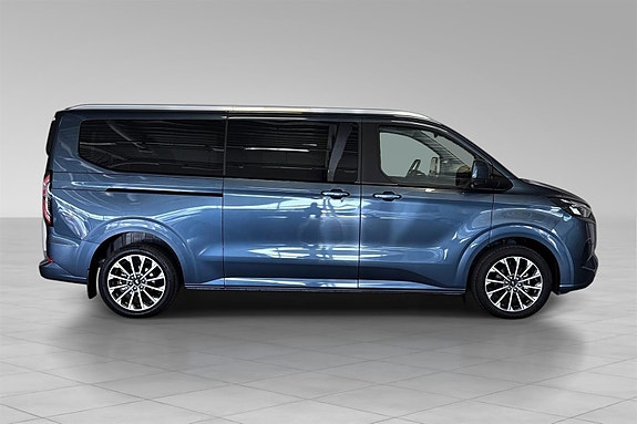 Ford Tourneo Custom 4 of 5