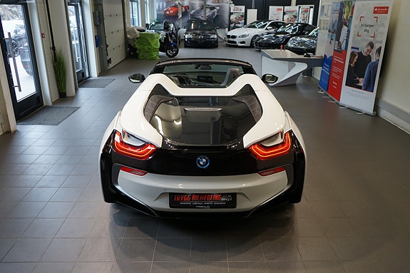 BMW i8 10 of 30