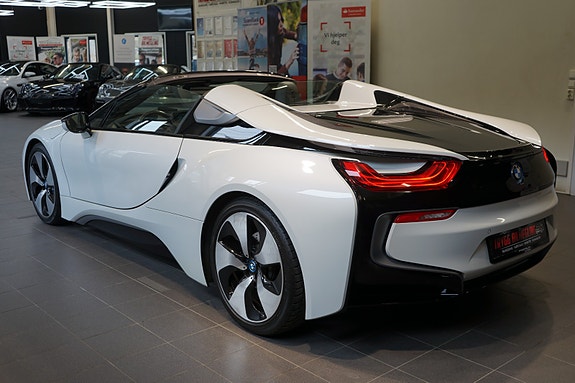 BMW i8 3 of 5