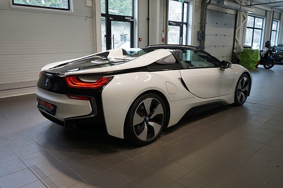 BMW i8 12 of 30