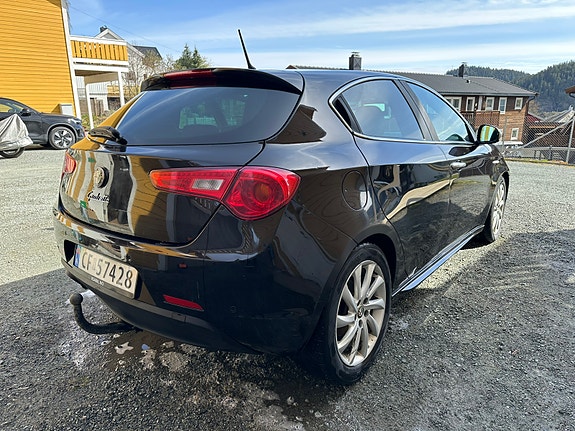 Alfa Romeo Giulietta 5 of 5