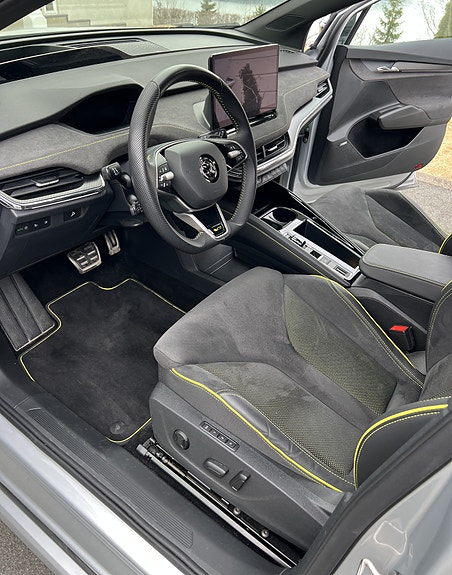 Skoda Enyaq RS 22 of 30