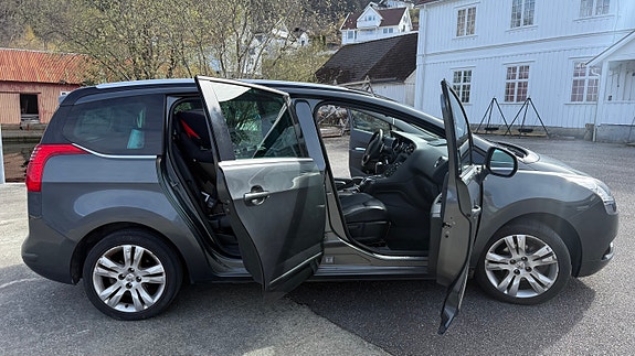 Peugeot 5008 3 of 16