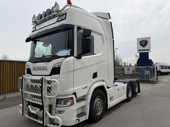 Scania R560 A6x2NB