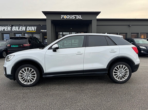 Audi Q2 2 of 5