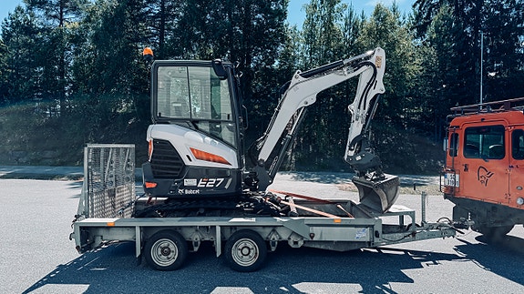 Bobcat E27 med NY SERVICE OG KUN 750 TIMER