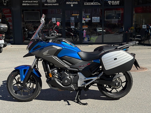 Honda NC 750X 2 of 5