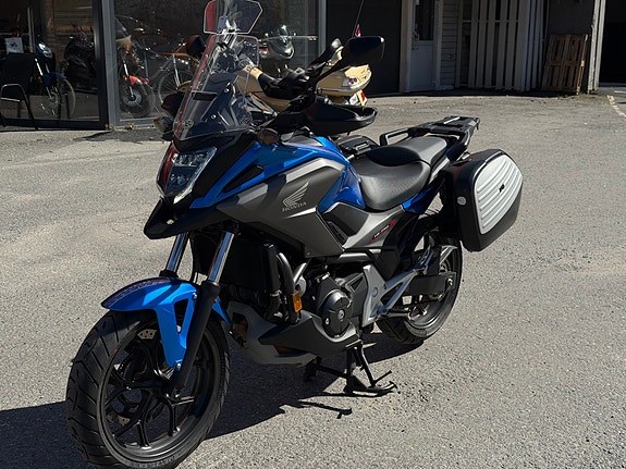 Honda NC 750X 3 of 5