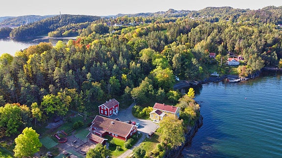 Naturskjønne omgivelser som innbyr til spennende lek ute
