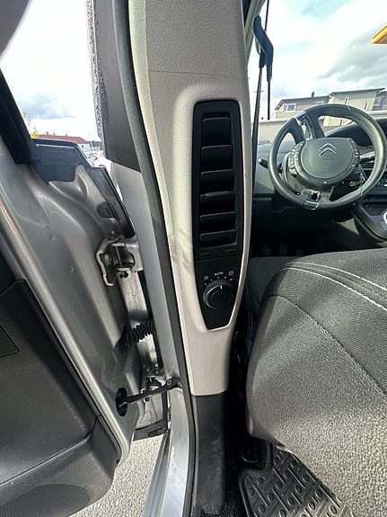 Citroen C4 Picasso 14 of 15