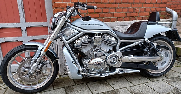 Harley-Davidson VRSCDX Night Rod Special 2 of 5