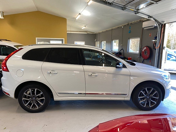 Volvo XC60 3 of 5