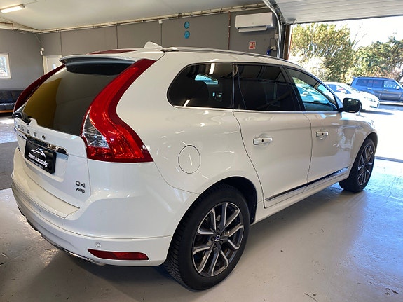Volvo XC60 4 of 5