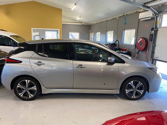 Nissan Leaf 3 of 5