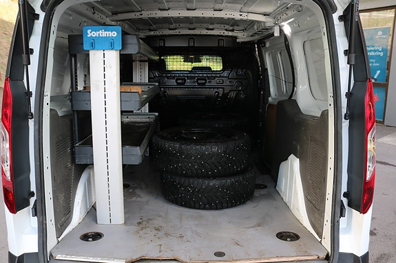 Ford Transit Connect 17 of 18