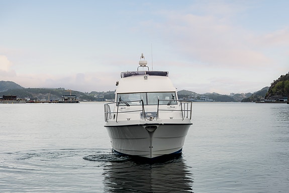Tresfjord Atlantic 390 Yanmar,fast aksling,3 lugarer, autopilot,baug/hekkthruste 7 of 30