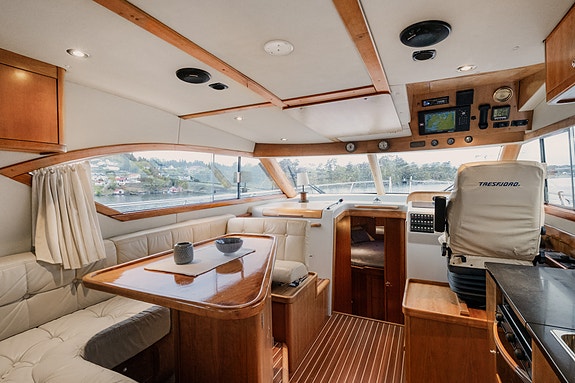 Tresfjord Atlantic 390 Yanmar,fast aksling,3 lugarer, autopilot,baug/hekkthruste 24 of 30